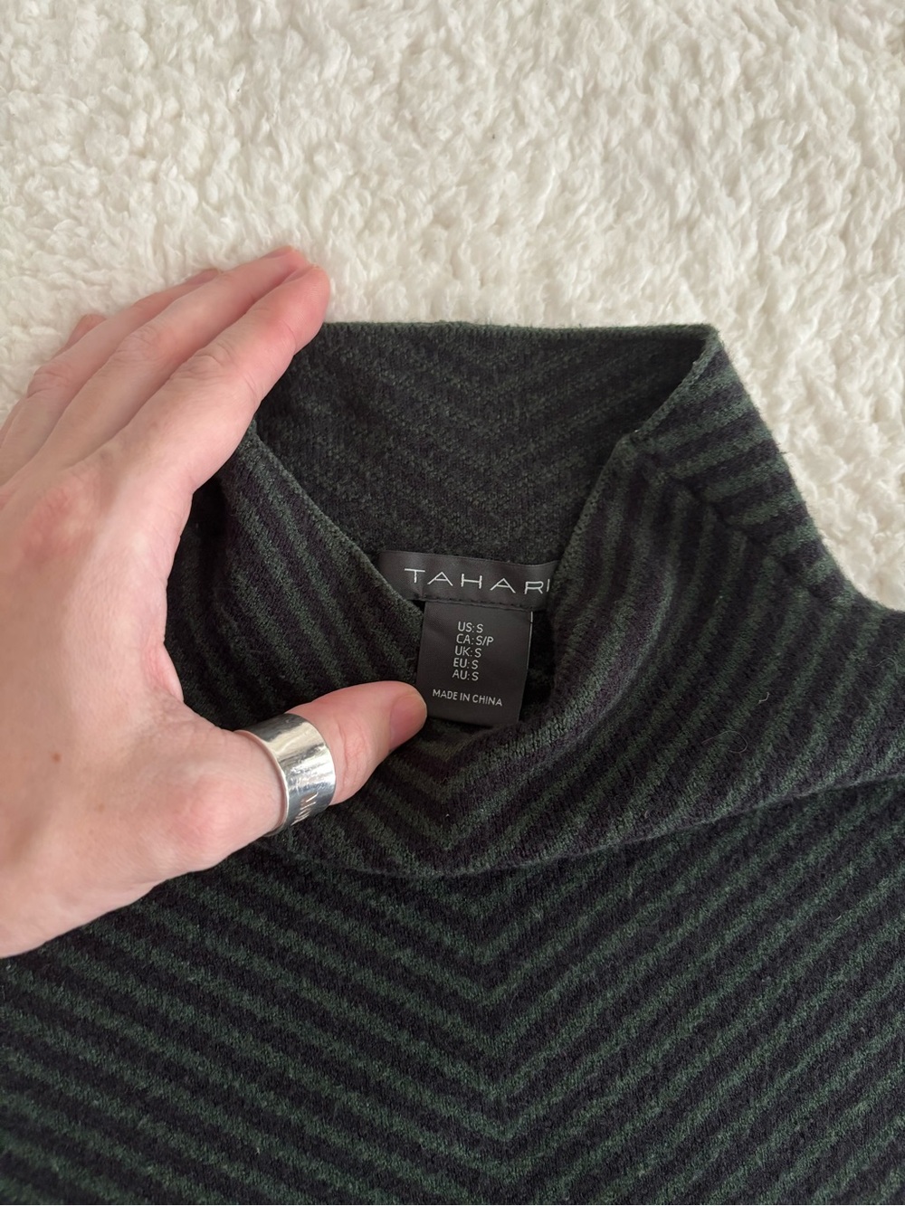 Tahari Women’s Mock Neck Sweater Sz S Green Black Chevron Striped Thick Knit - Picture 3 of 7